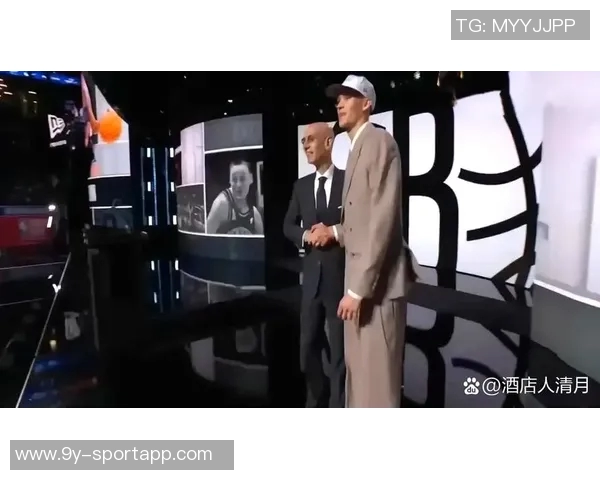 姚明与篮网新秀杰明同框合影引发热议谁能在巨人面前不变矮人 姚明与篮网新秀杰明同框合影引发热议谁能在巨人面前不变矮人