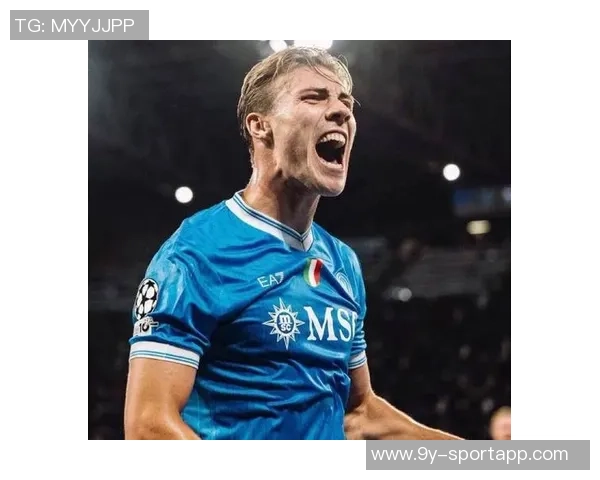 丹麦主帅赞霍伊伦在那不勒斯表现出色队友们乐于给予支持与帮助