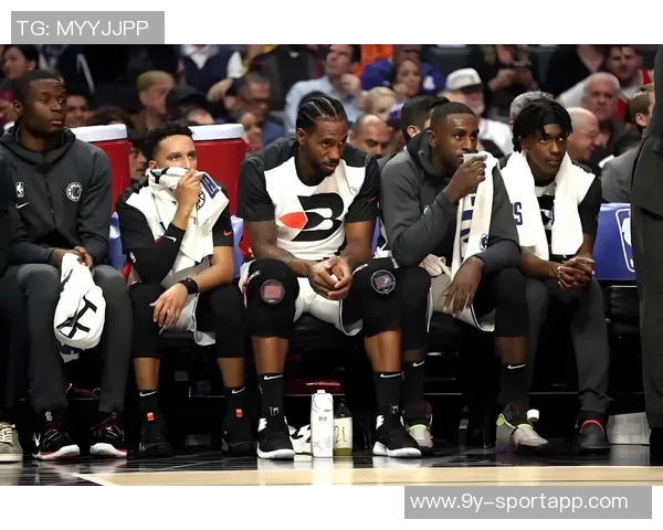 快船全力以赴迎接NBA杯新铺球场地板颜值惊艳引期待