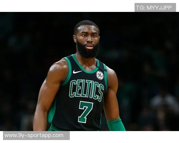 杰伦布朗为何只穿一边袖子想要改变自己的气场与风格